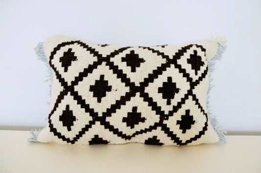 Small handwoven decorative cushion "Cruz"