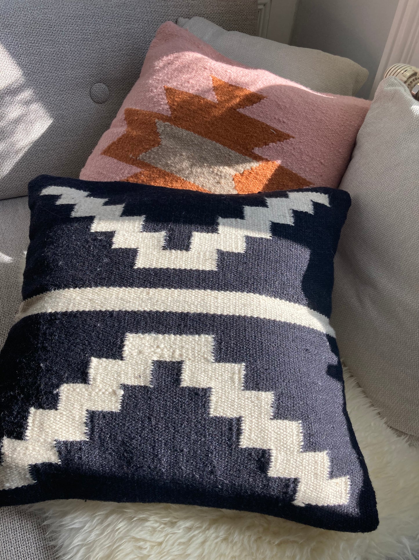 Handwoven decorative cushion "Pink"