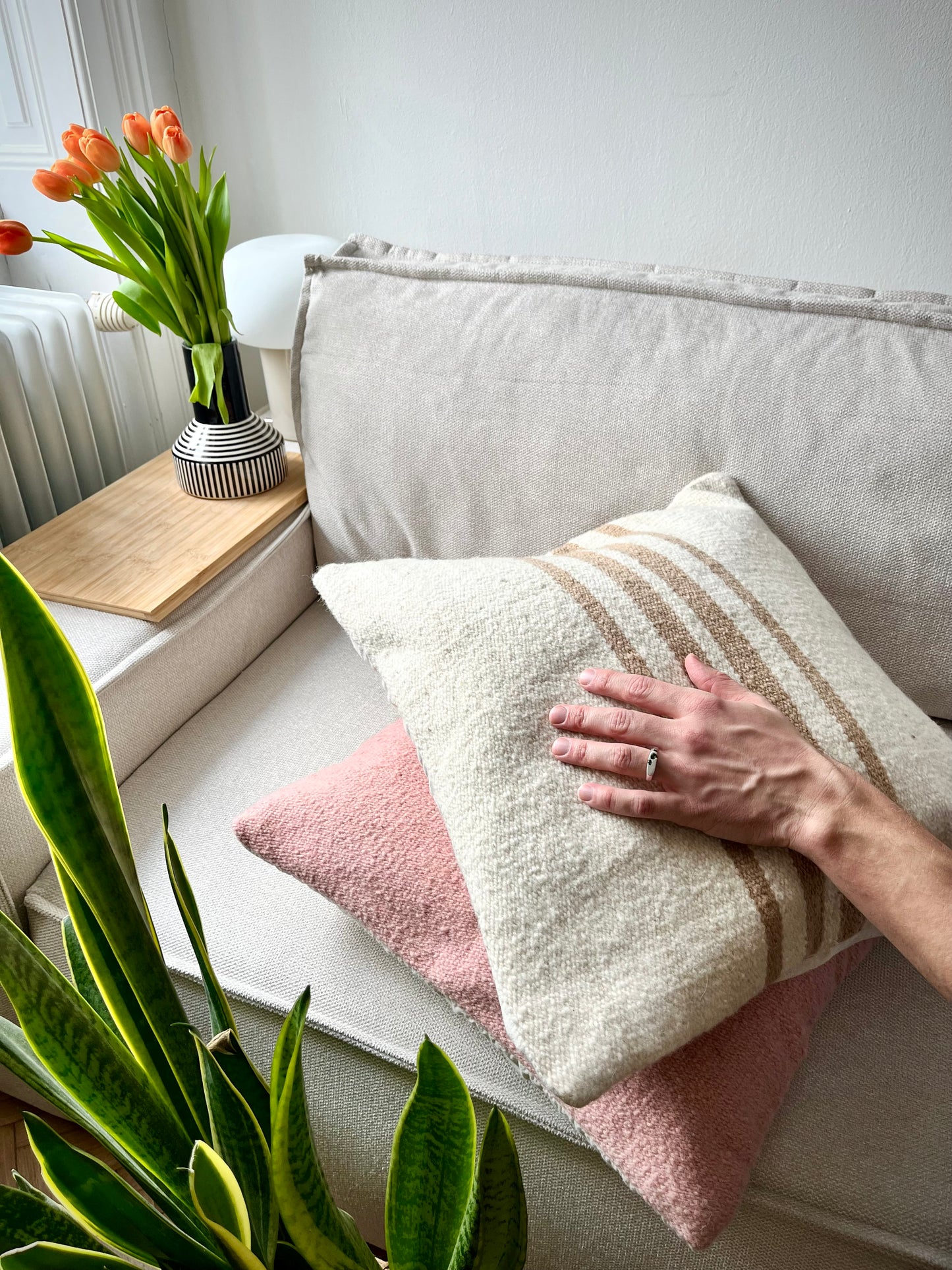 Handwoven decorative cushion "Arena Rayas"