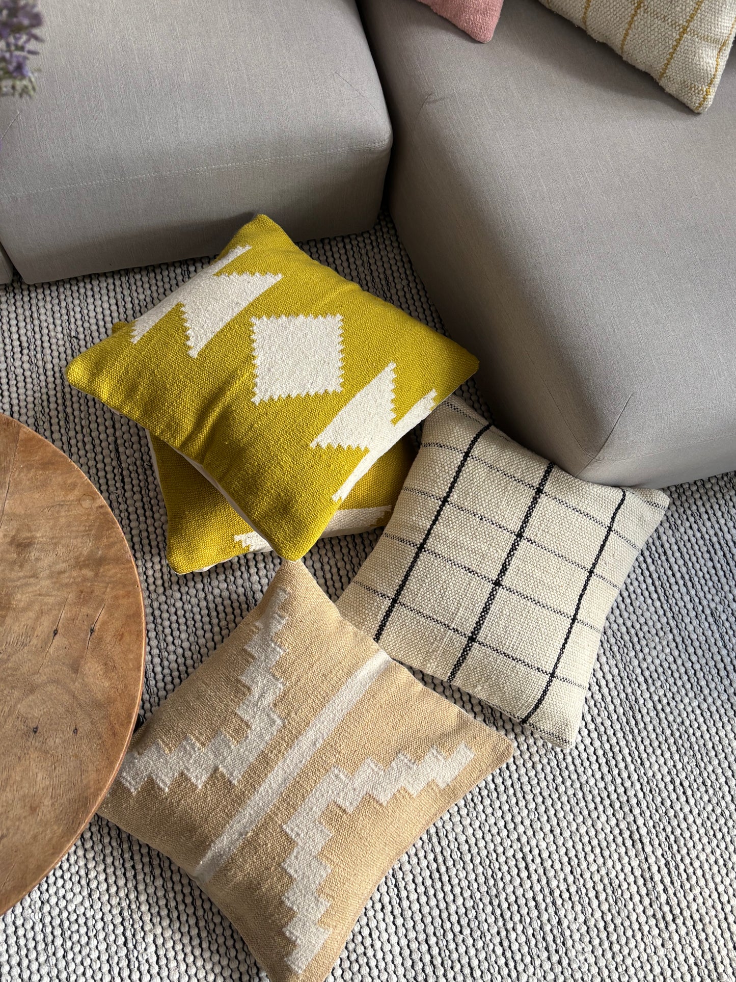 Handwoven decorative cushion "Arena"