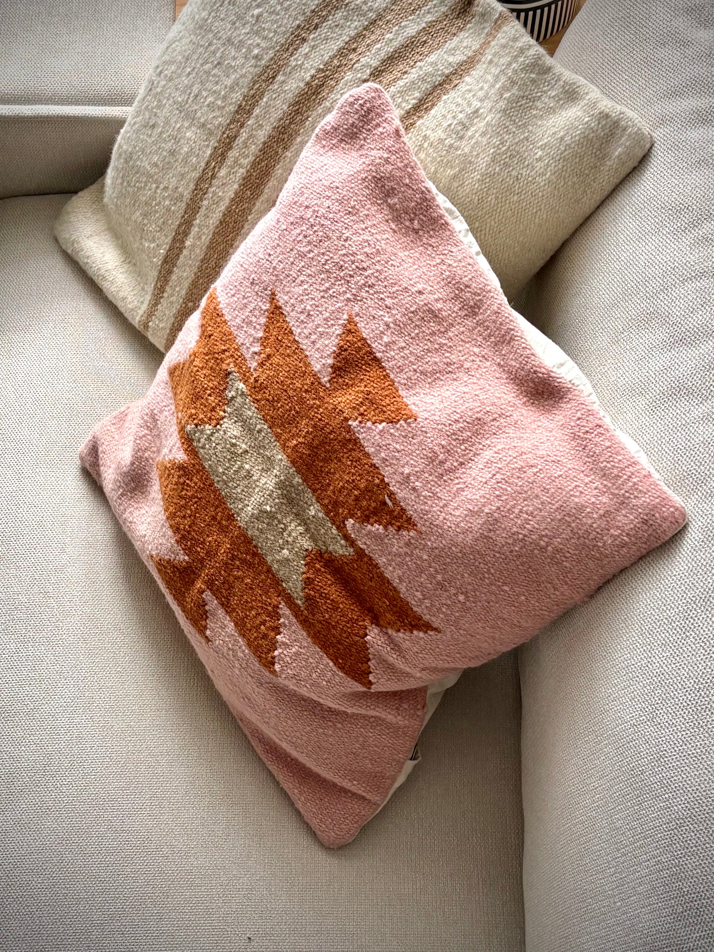 Handwoven decorative cushion "Pink"