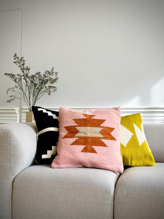 Handwoven decorative cushion "Pink"