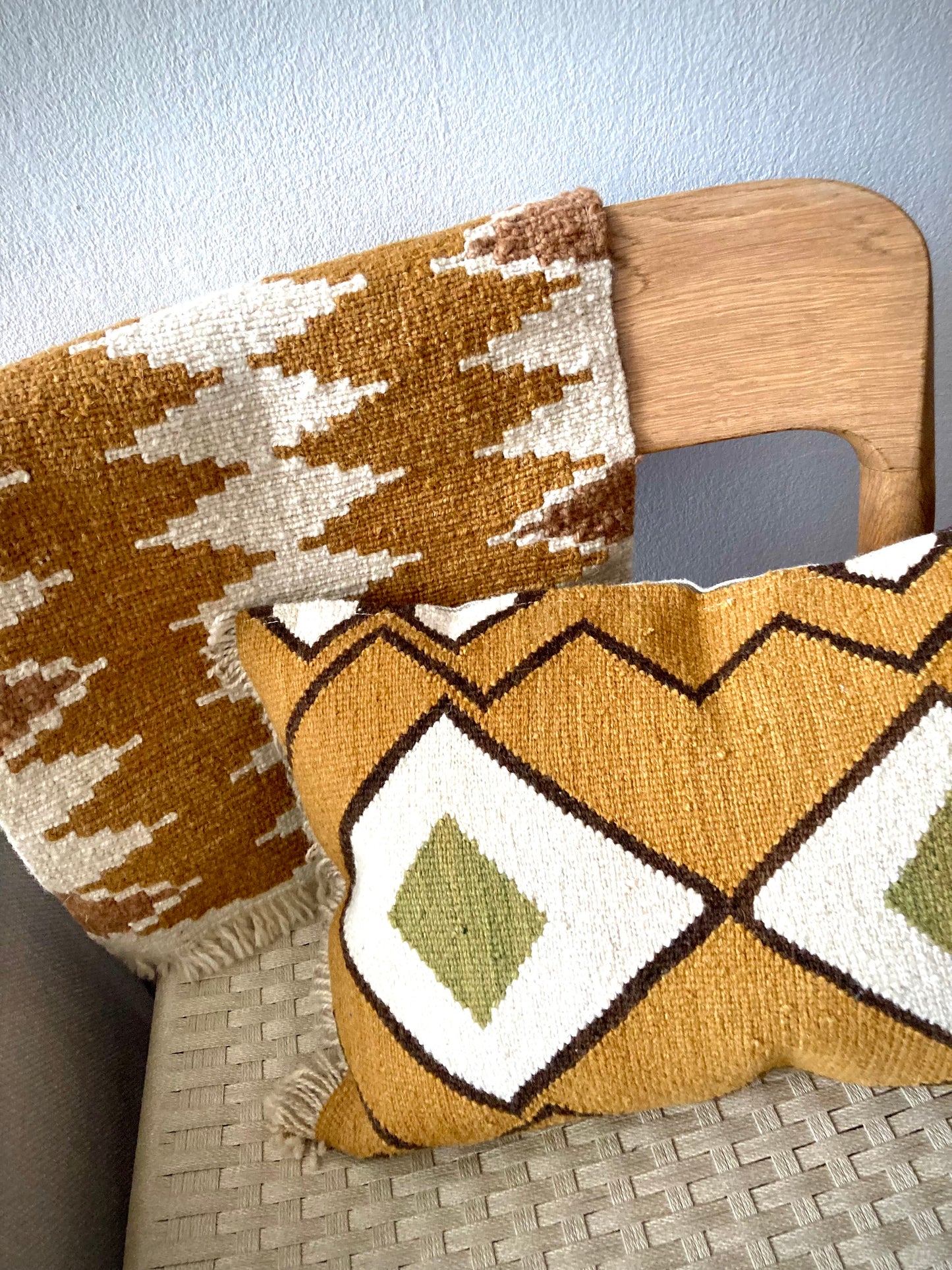 Small handwoven decorative cushion "Pistacho"