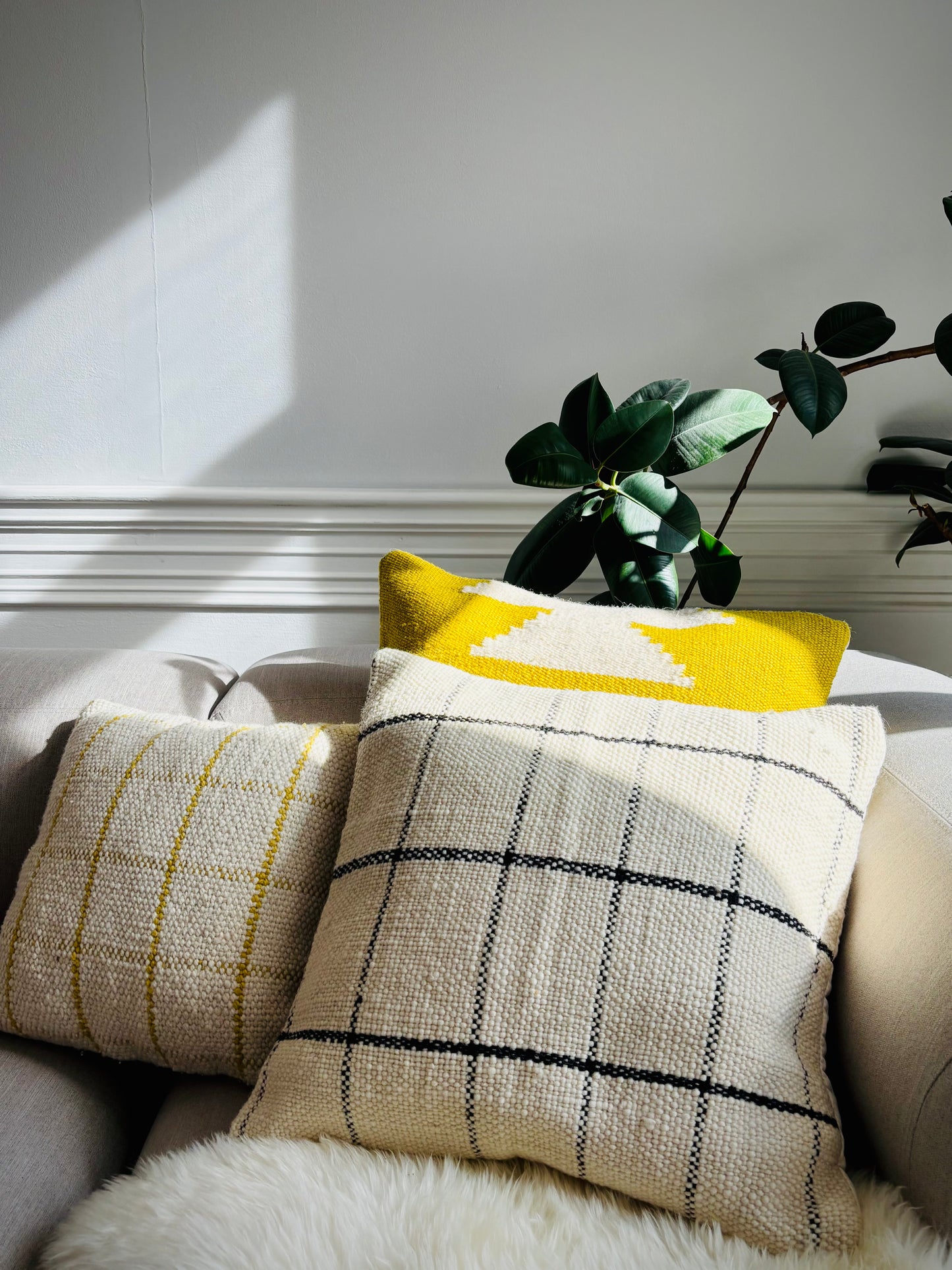 Handwoven decorative cushion "Scottish black/white"