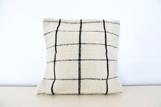 Handwoven decorative cushion "Scottish black/white"