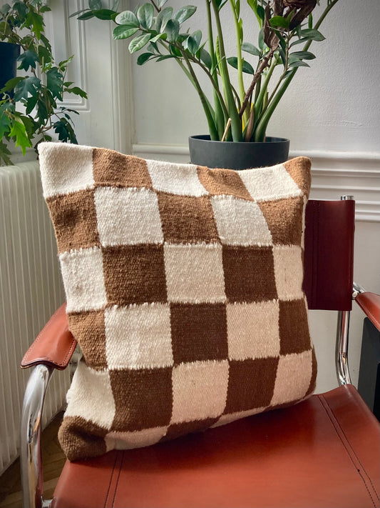 Handwoven decorative cushion "Damero"