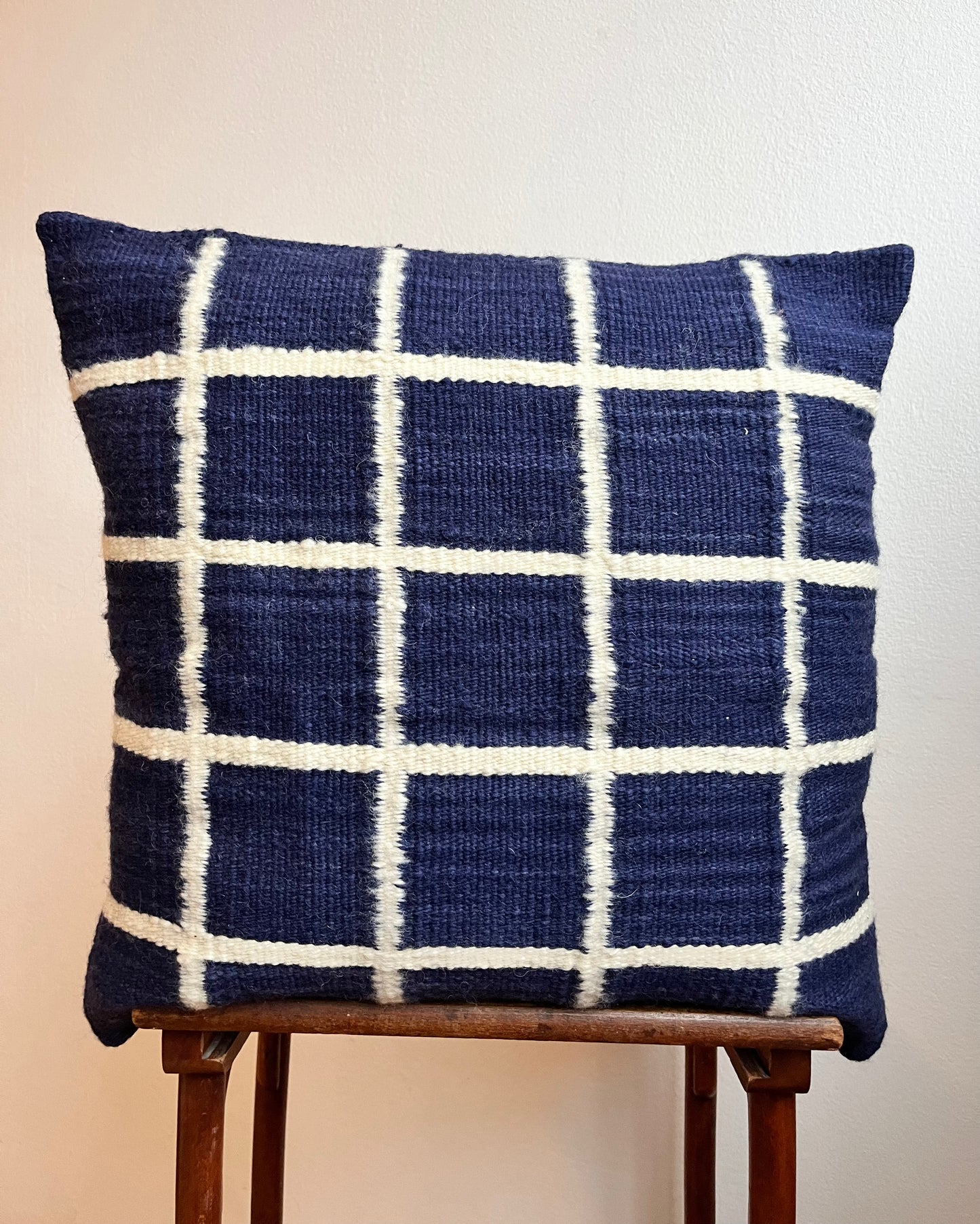 Handwoven wool cushion cover CUADRADOS AZUL