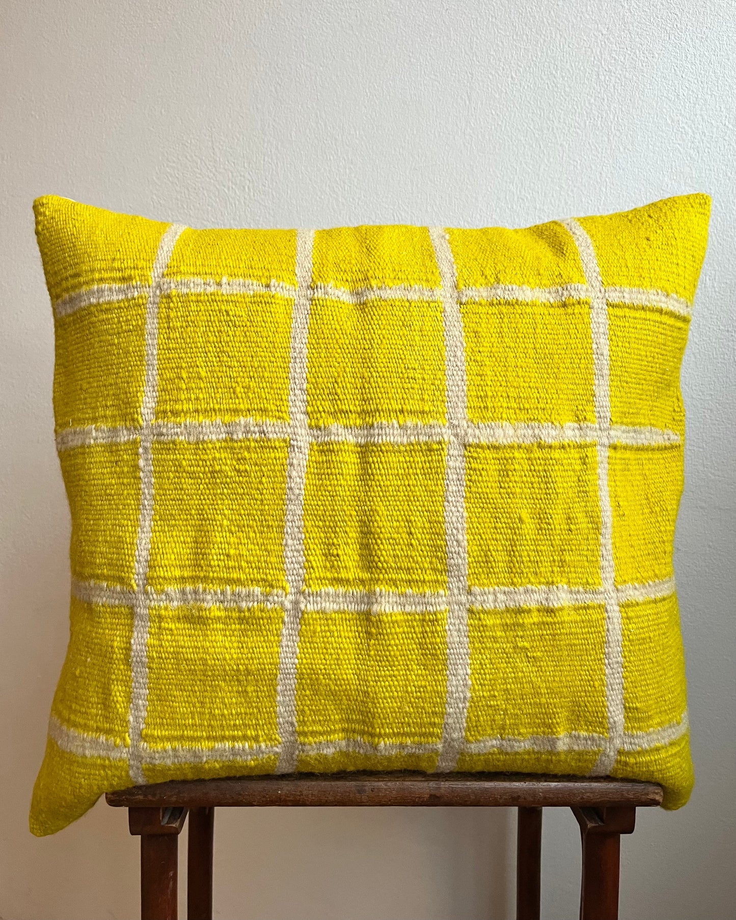 Handwoven wool cushion cover CUADRADOS LIMÓN