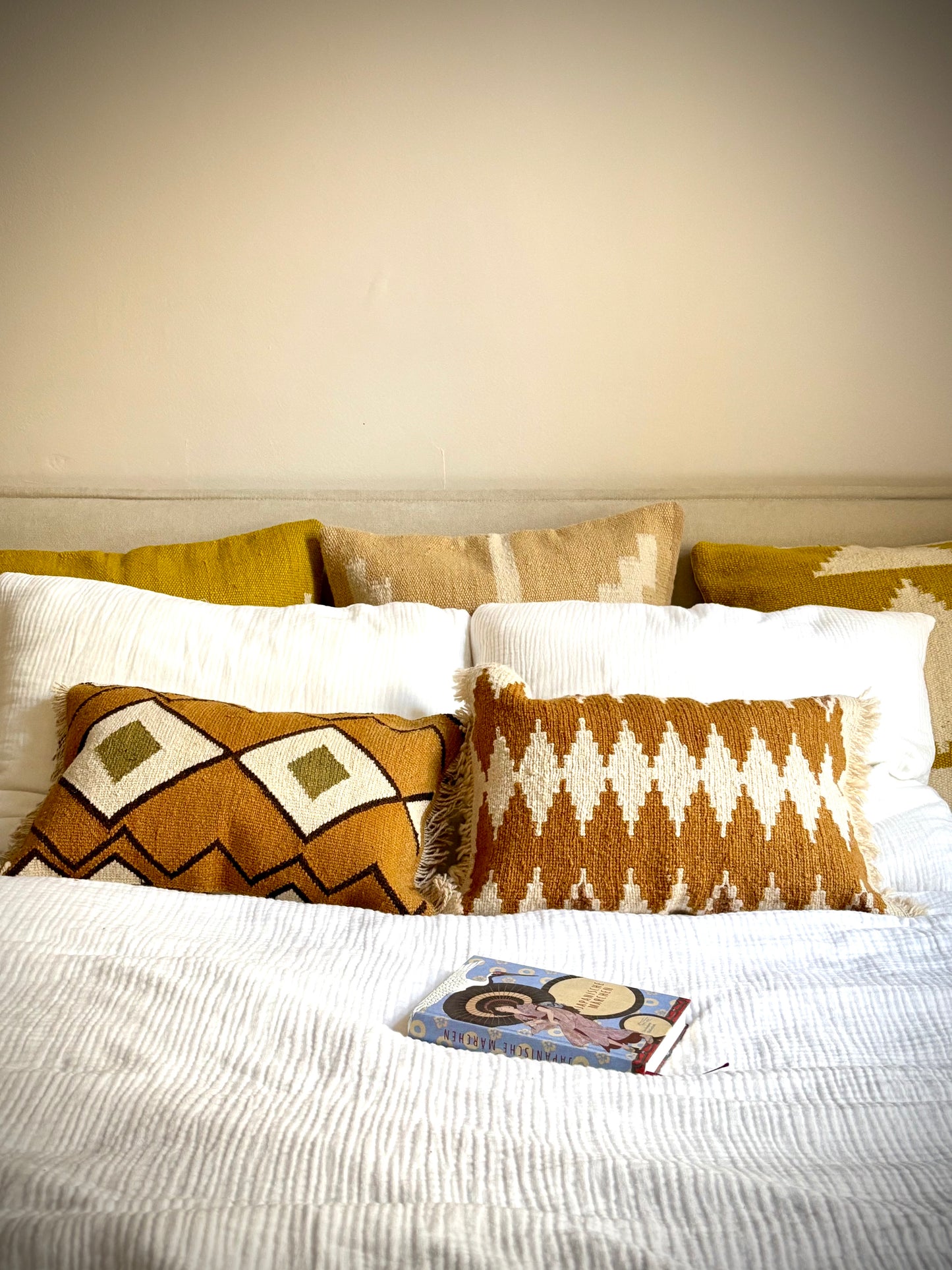 Small handwoven decorative cushion "Rautas"