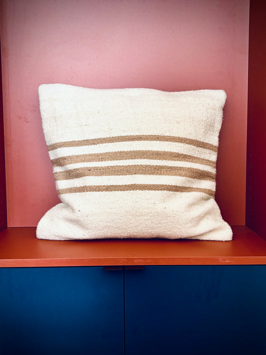 Handwoven decorative cushion "Arena Rayas"