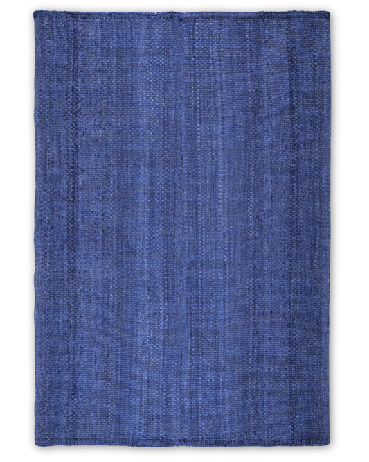 Handgewebter nachhaltiger Wollteppich CHUSI AZUL aus Argentinien in der Farbe blau