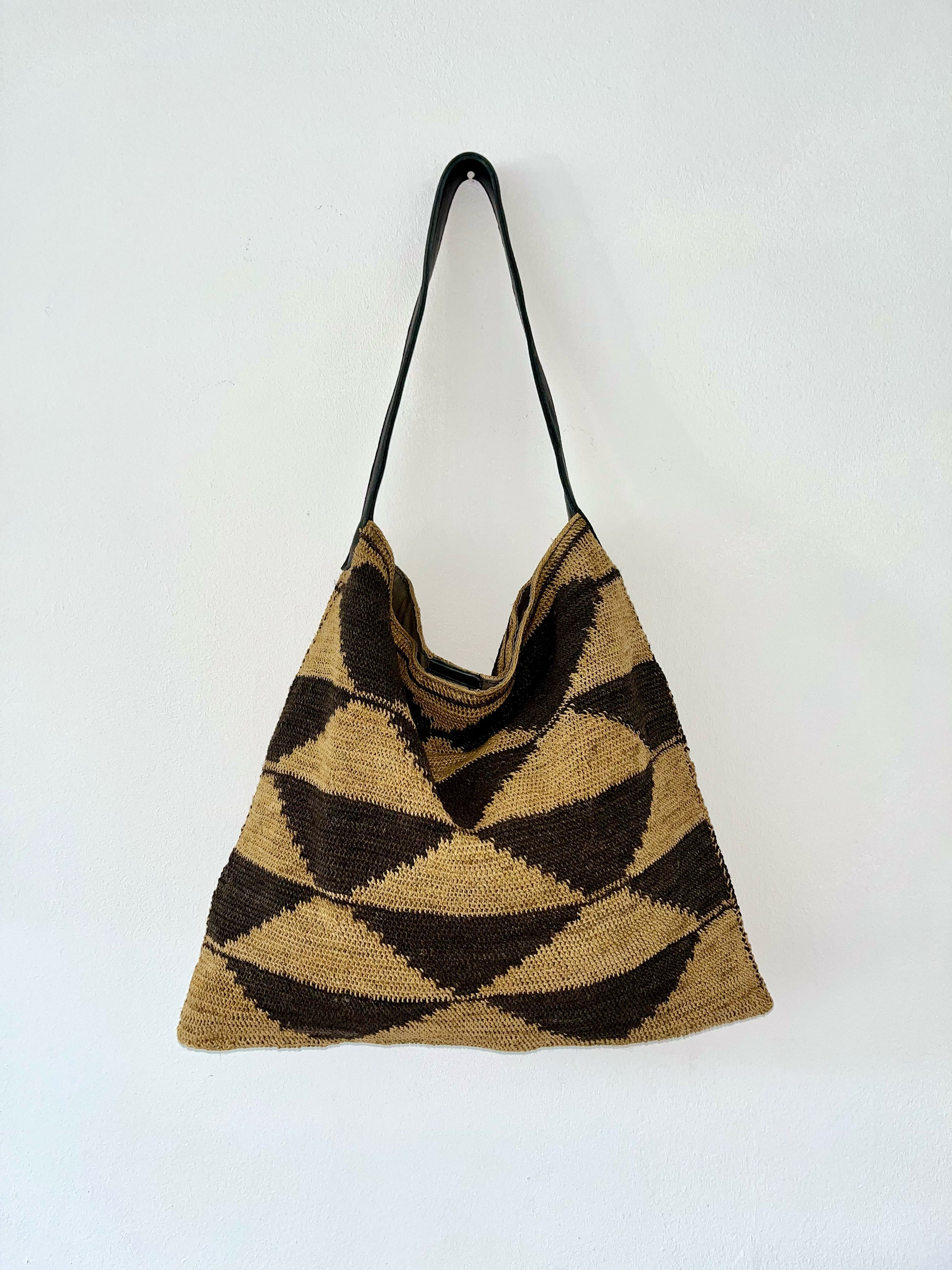 Nachhaltige handgemachte Handtasche aus Chaguar-Pflanzenfaser, natürlich gefärbt, fair gehandelt