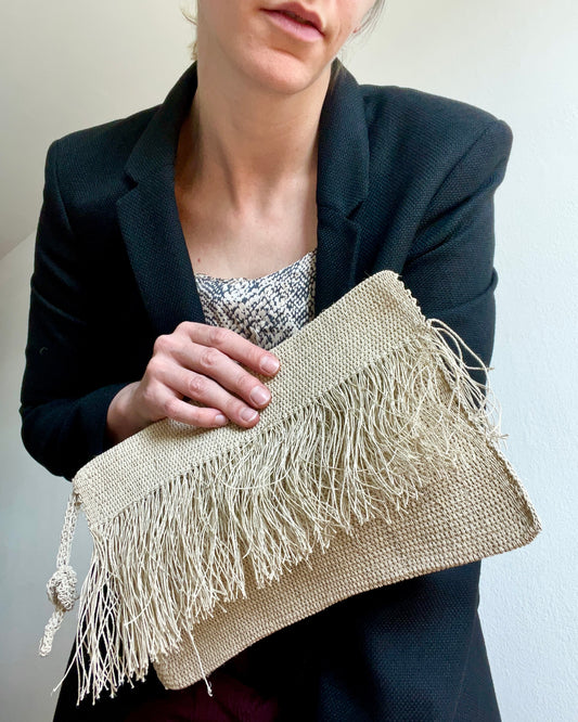 Bolso de mano de chaguar hecho a mano "Boho-Elegance" con flecos