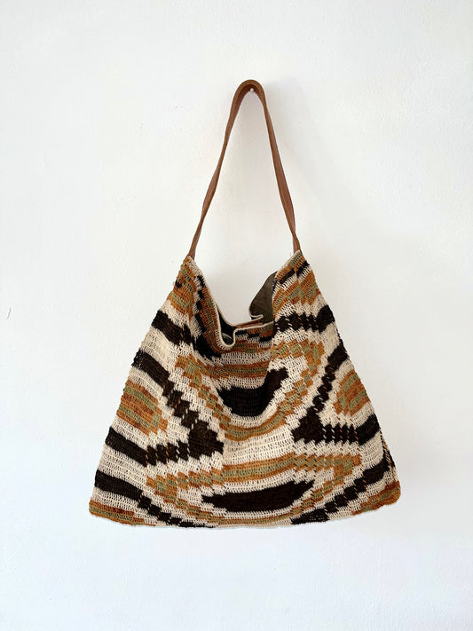 Handwoven chaguar handbag, chaguar plant fibre, naturally dyed with plants, handcrafted from indigenous women artisans in Argentina