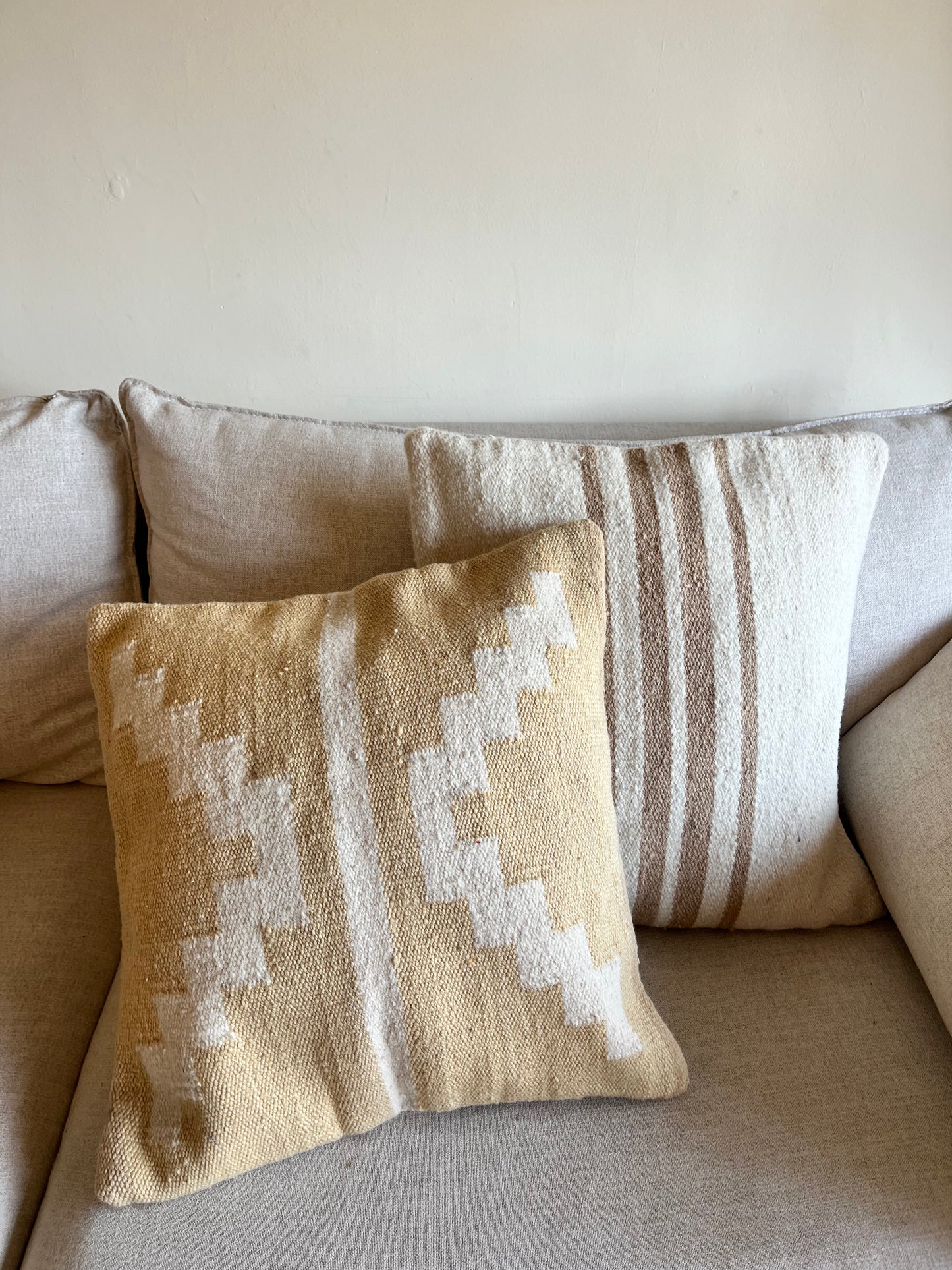Handwoven decorative cushion "Arena"