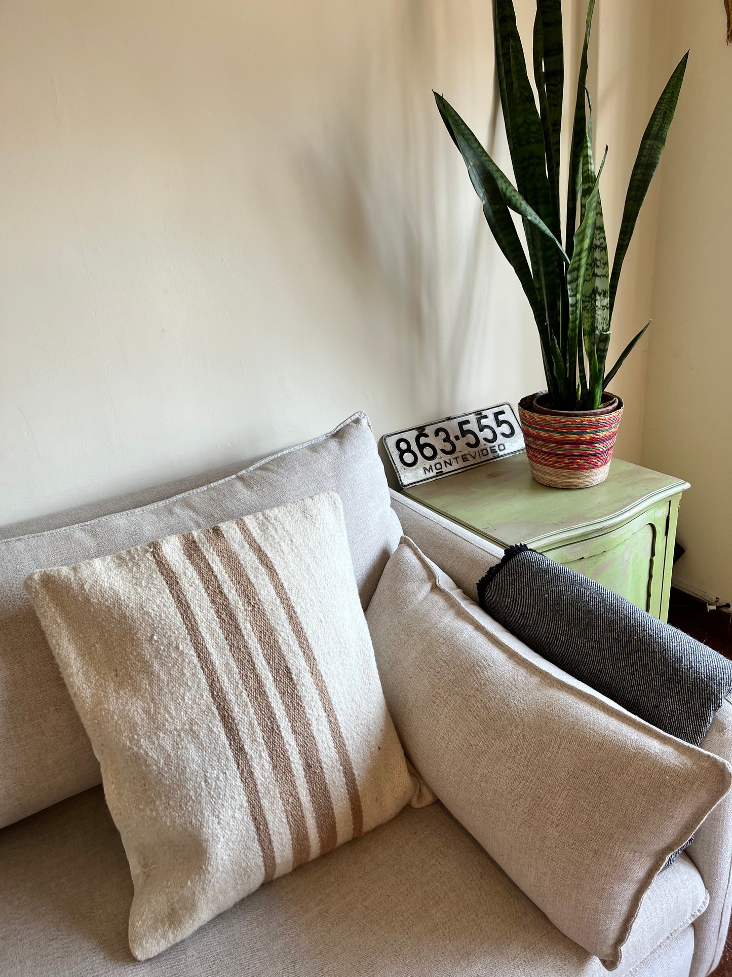 Handwoven decorative cushion "Arena Rayas"