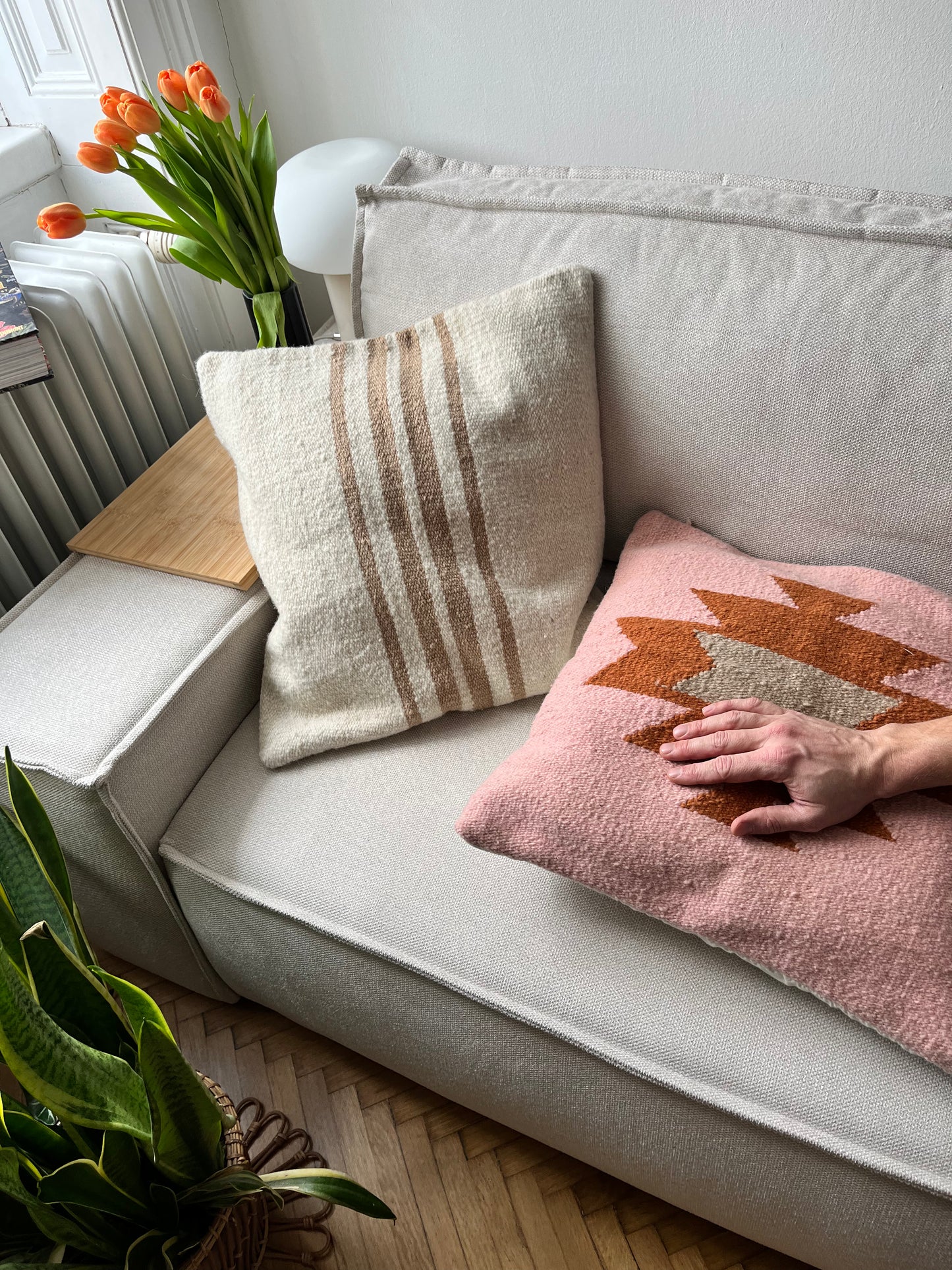 Handwoven decorative cushion "Pink"