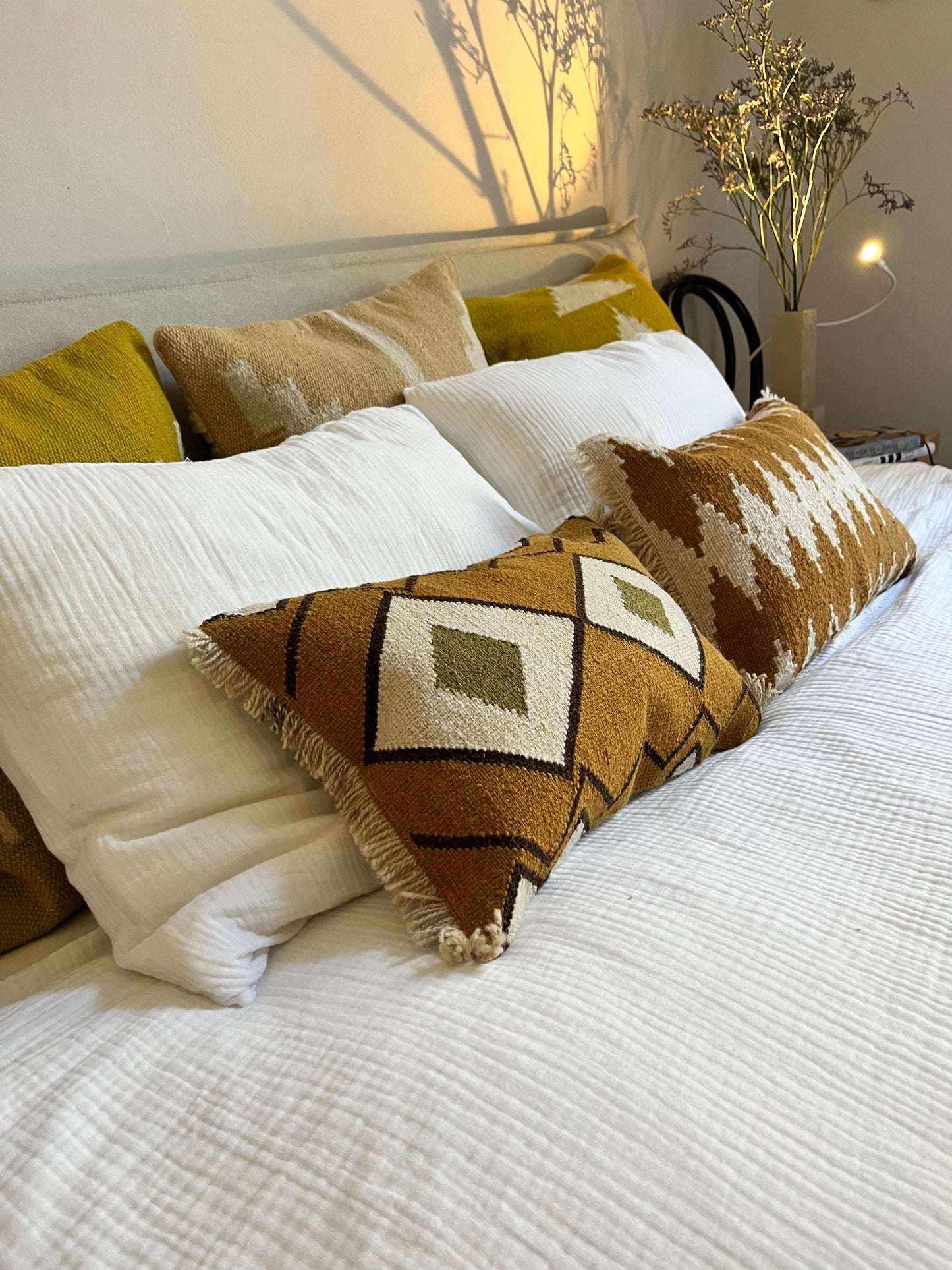 Small handwoven decorative cushion "Pistacho"