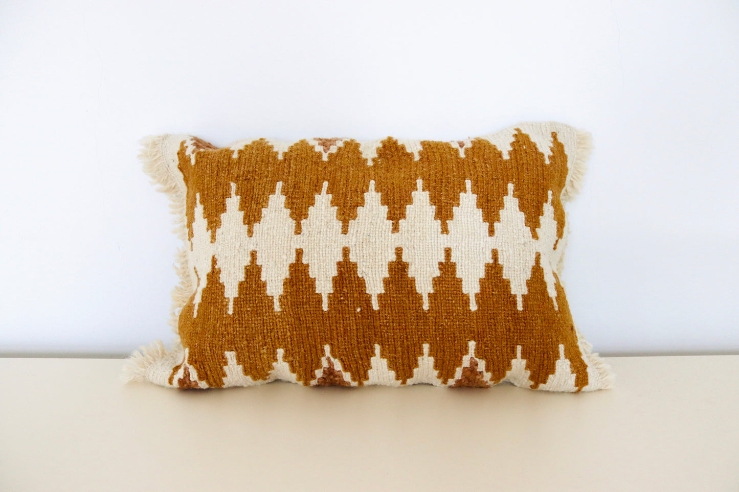 Small handwoven decorative cushion "Rautas"
