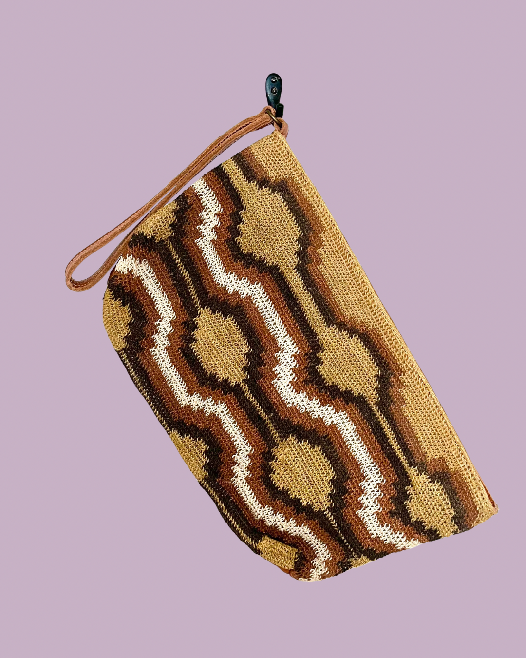 Leather clutch with handwoven chaguar (plant fibre) details. Made ethically from indigenous women artisans in Argentina.