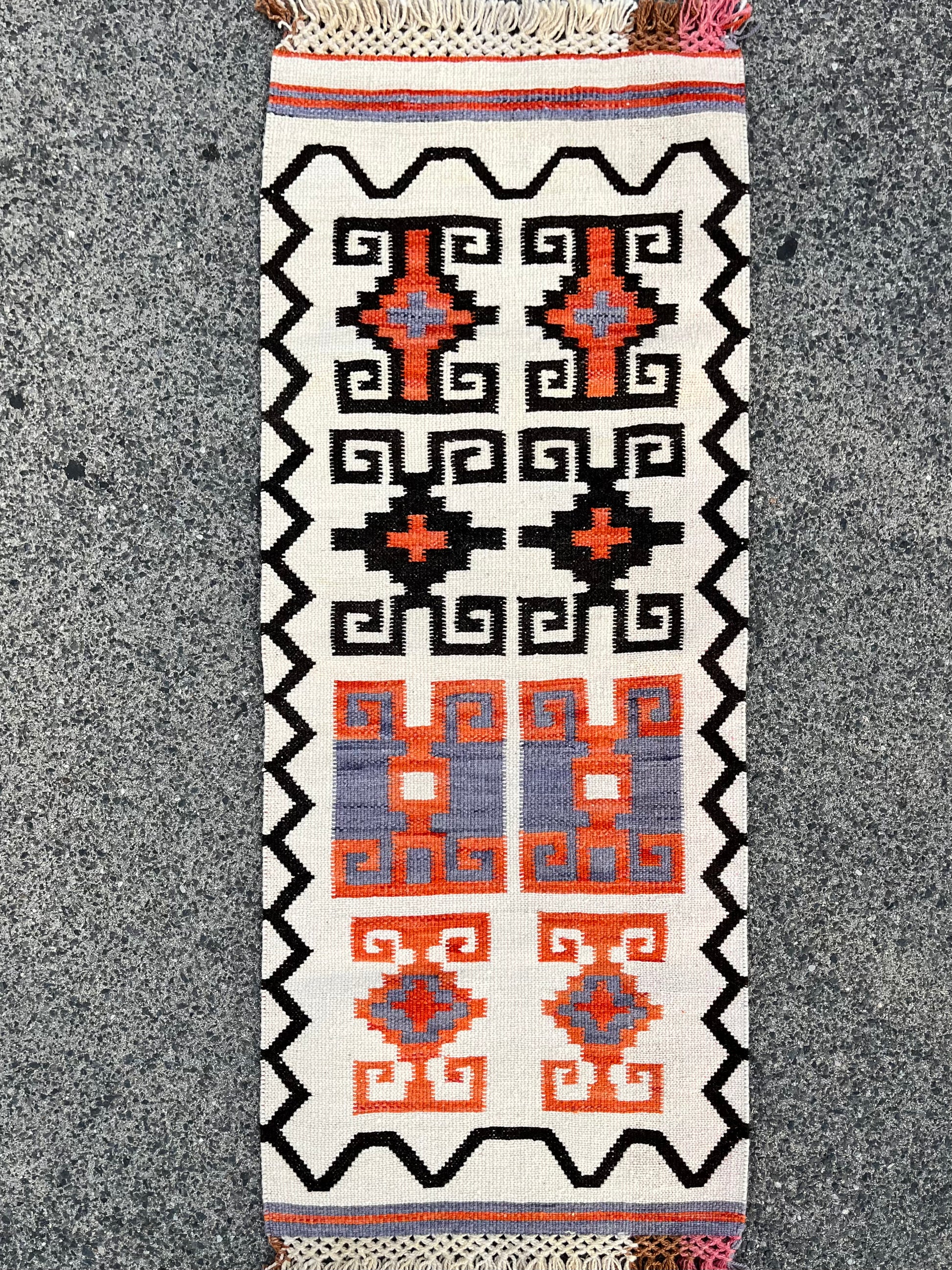 ORIGEN handwoven wool rug made from 100% virgin wool, dyed with plants, sustainable and fair, 150x60 cm, made from indigenous women artisans in Argentina