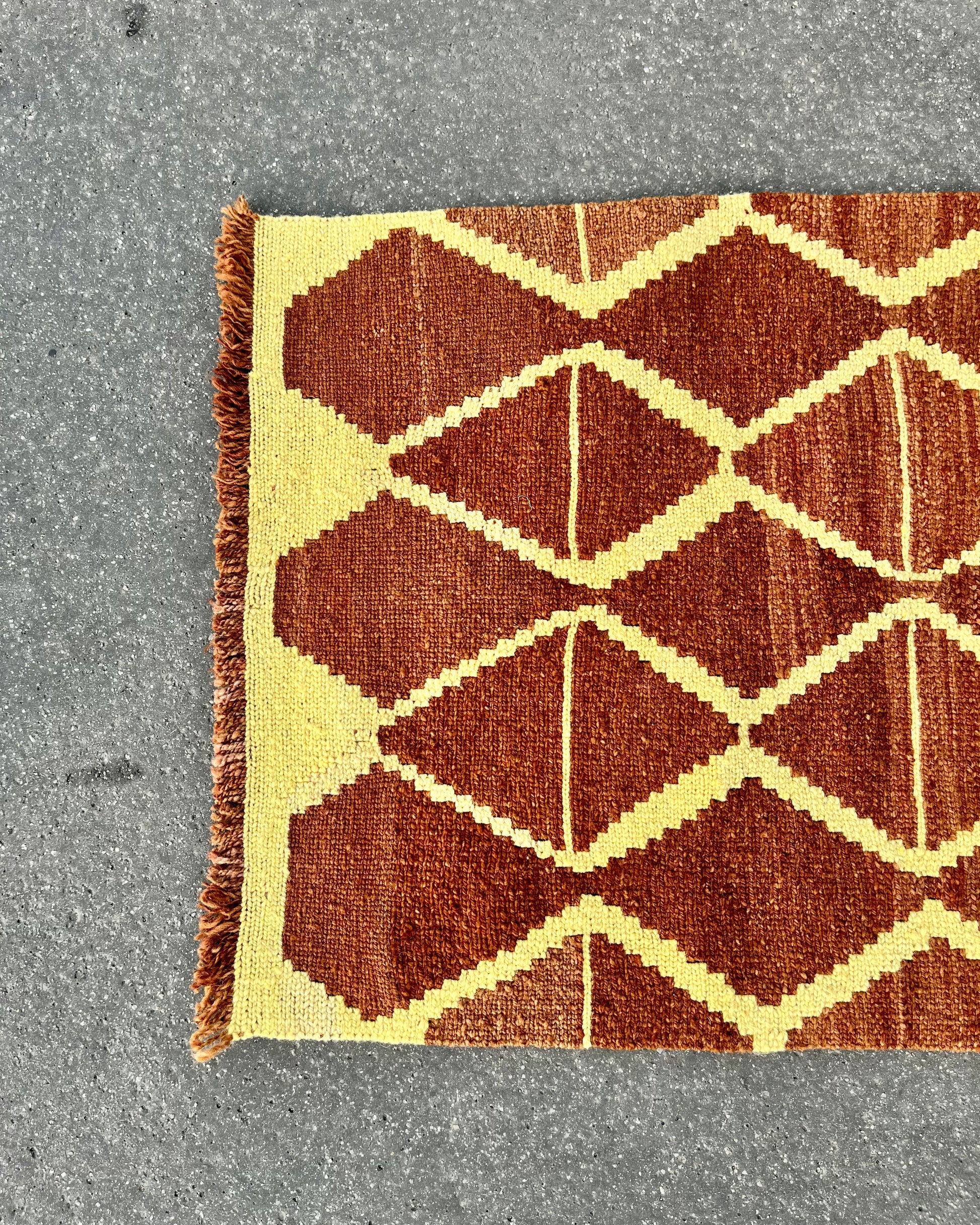 SUELO handwoven wool rug made from 100% virgin wool, dyed with plants, sustainable and fair, 150x60 cm